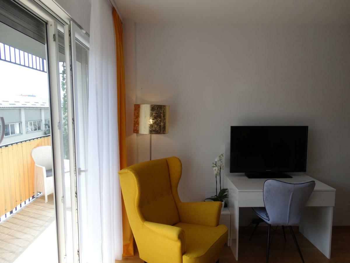 Jacuzzi Studio Apartman Mare'S Загреб Екстериор снимка